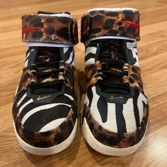 Nike LeBron James 2 Beast - Picture 7 of 10